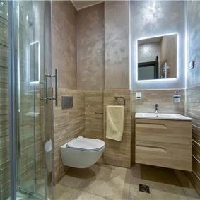 6 bedroom villa with pool and roof terrace, Sveti Stefan, sleeps 12